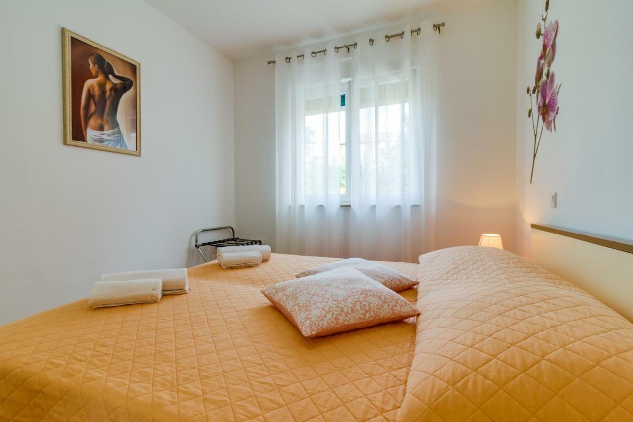 Apartments Tonka Near Beach And Sea PUY Exterior foto