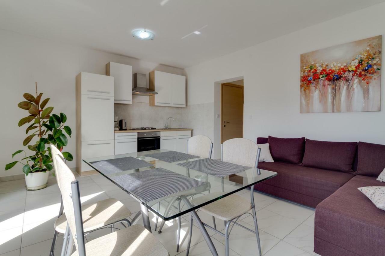 Apartments Tonka Near Beach And Sea PUY Exterior foto