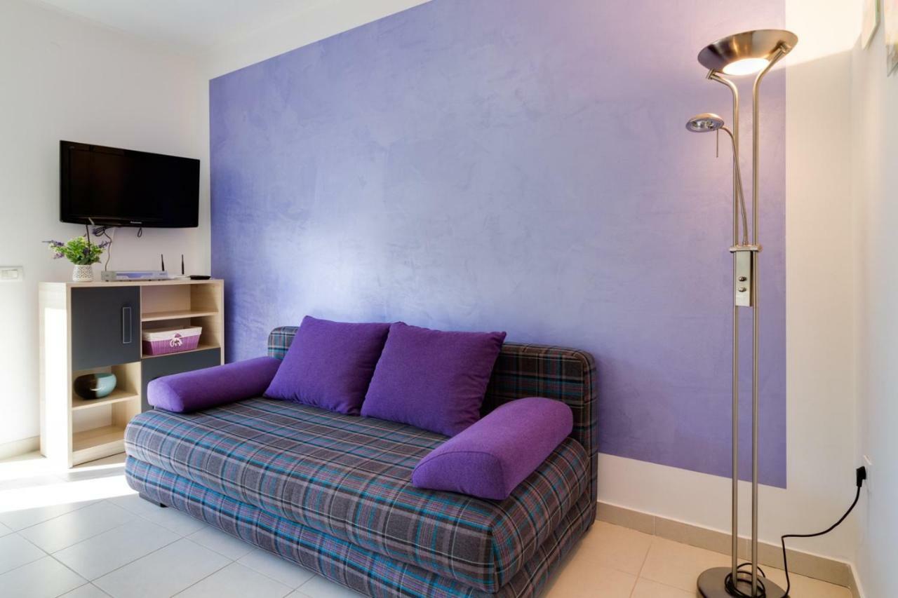 Apartments Tonka Near Beach And Sea PUY Exterior foto