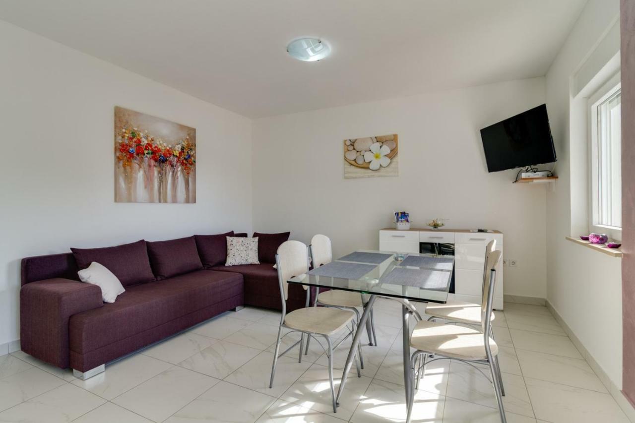 Apartments Tonka Near Beach And Sea PUY Exterior foto