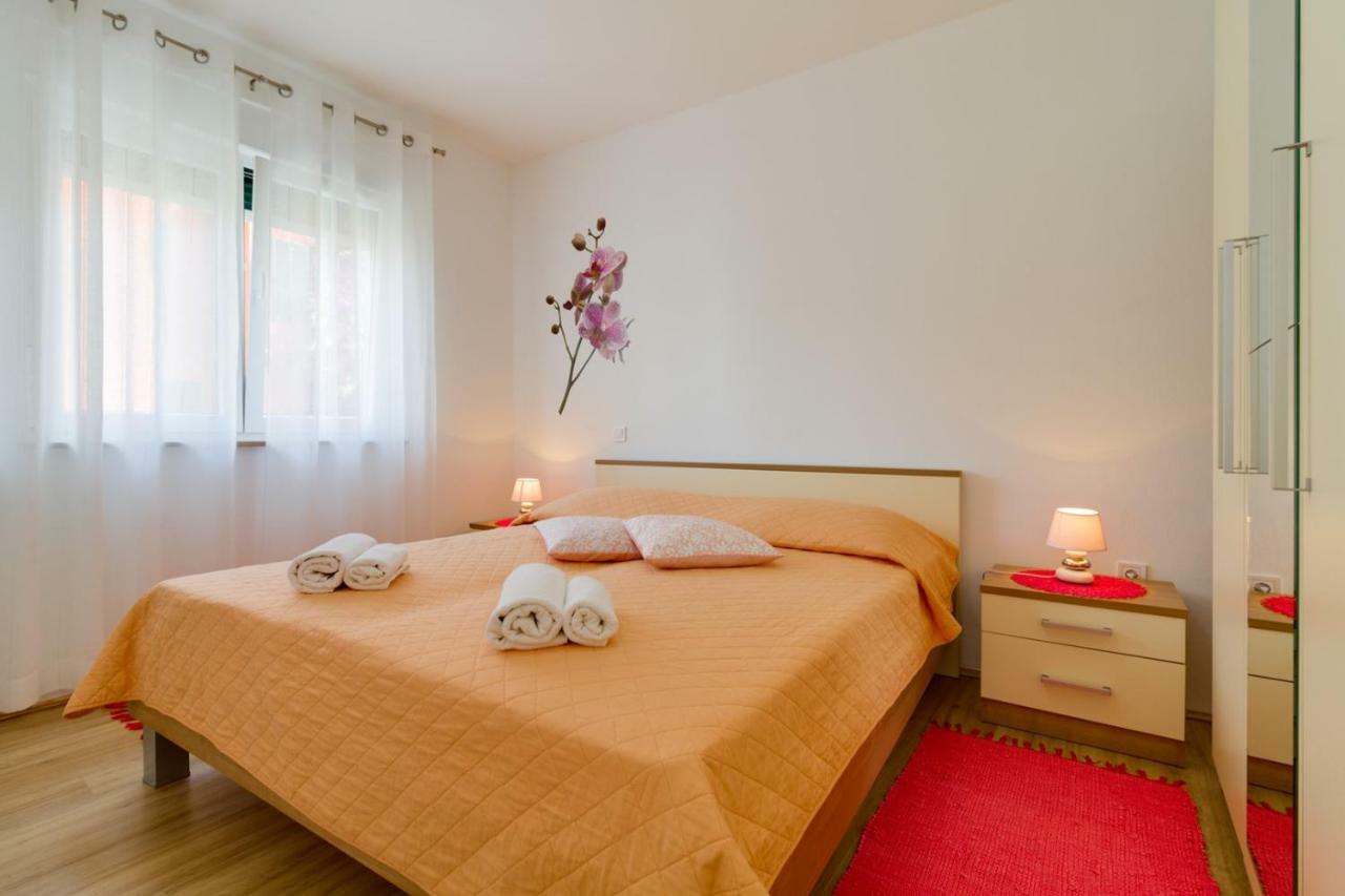 Apartments Tonka Near Beach And Sea PUY Exterior foto